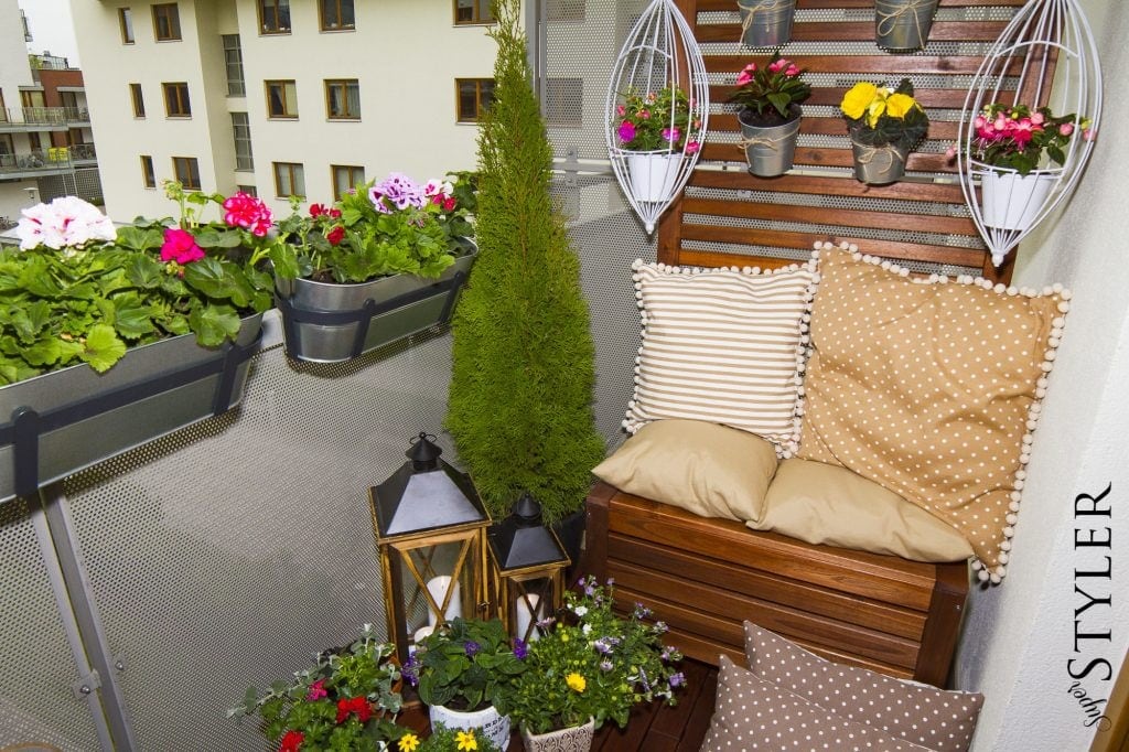 Jak Urządzić Balkon Kwiaty Na Balkon Doniczki Superstyler