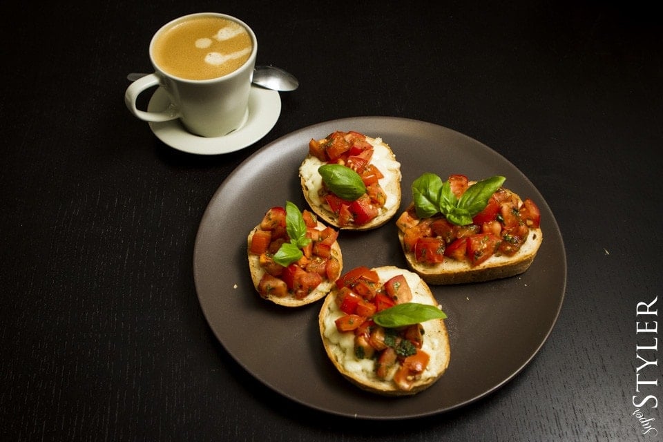 bruschetta z pomidorami